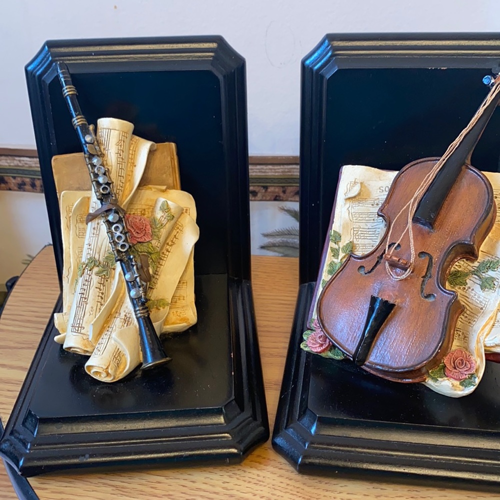 Victorian Musical Instrument Bookends - Picture 2 of 6